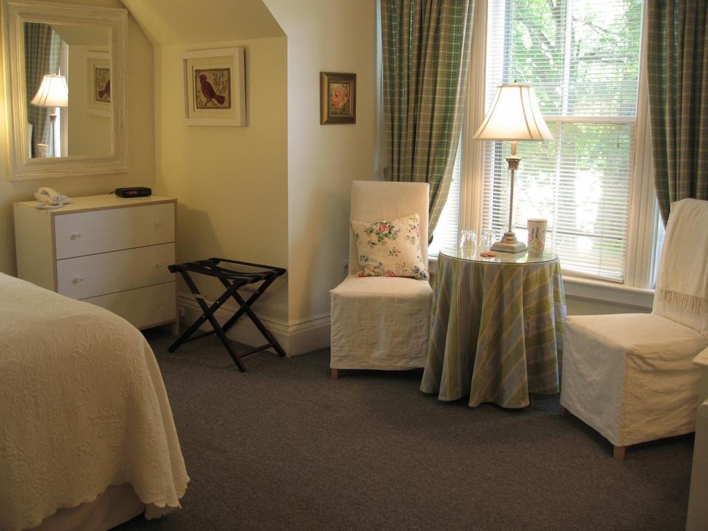Dunlop Inn Baddeck Room photo