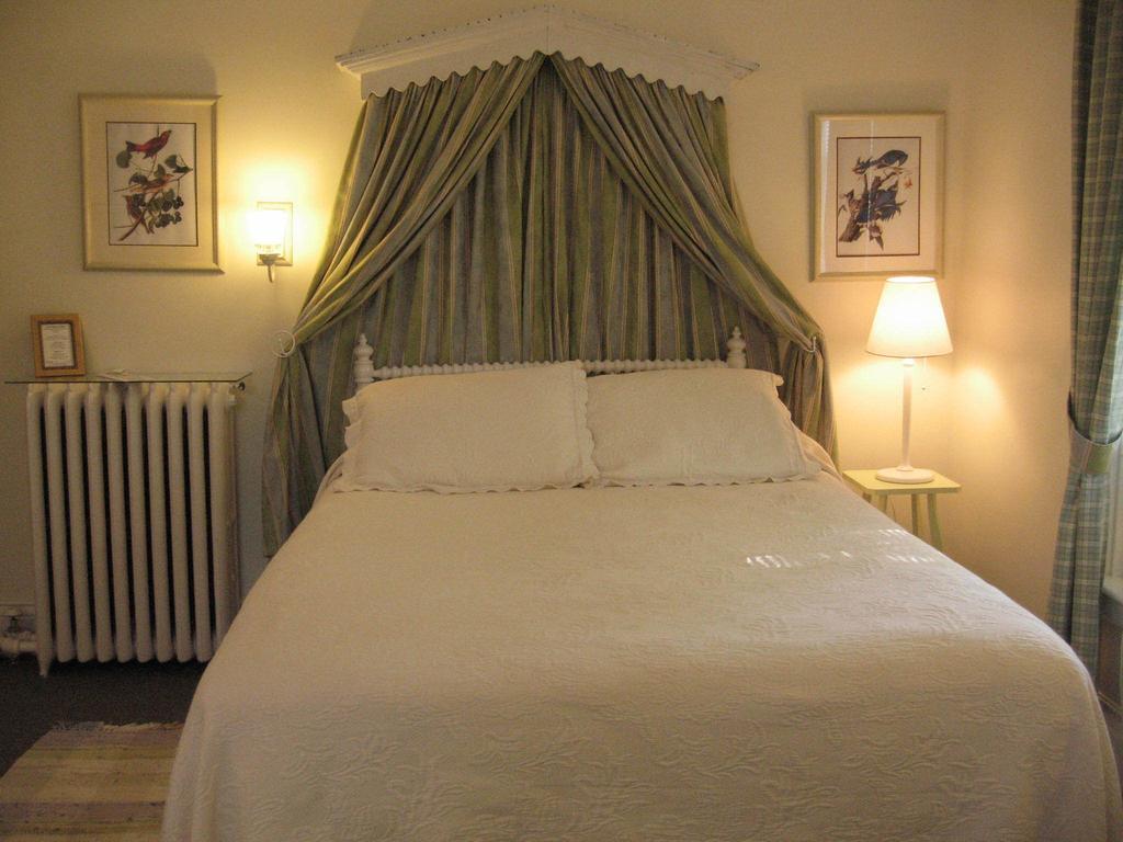 Dunlop Inn Baddeck Room photo